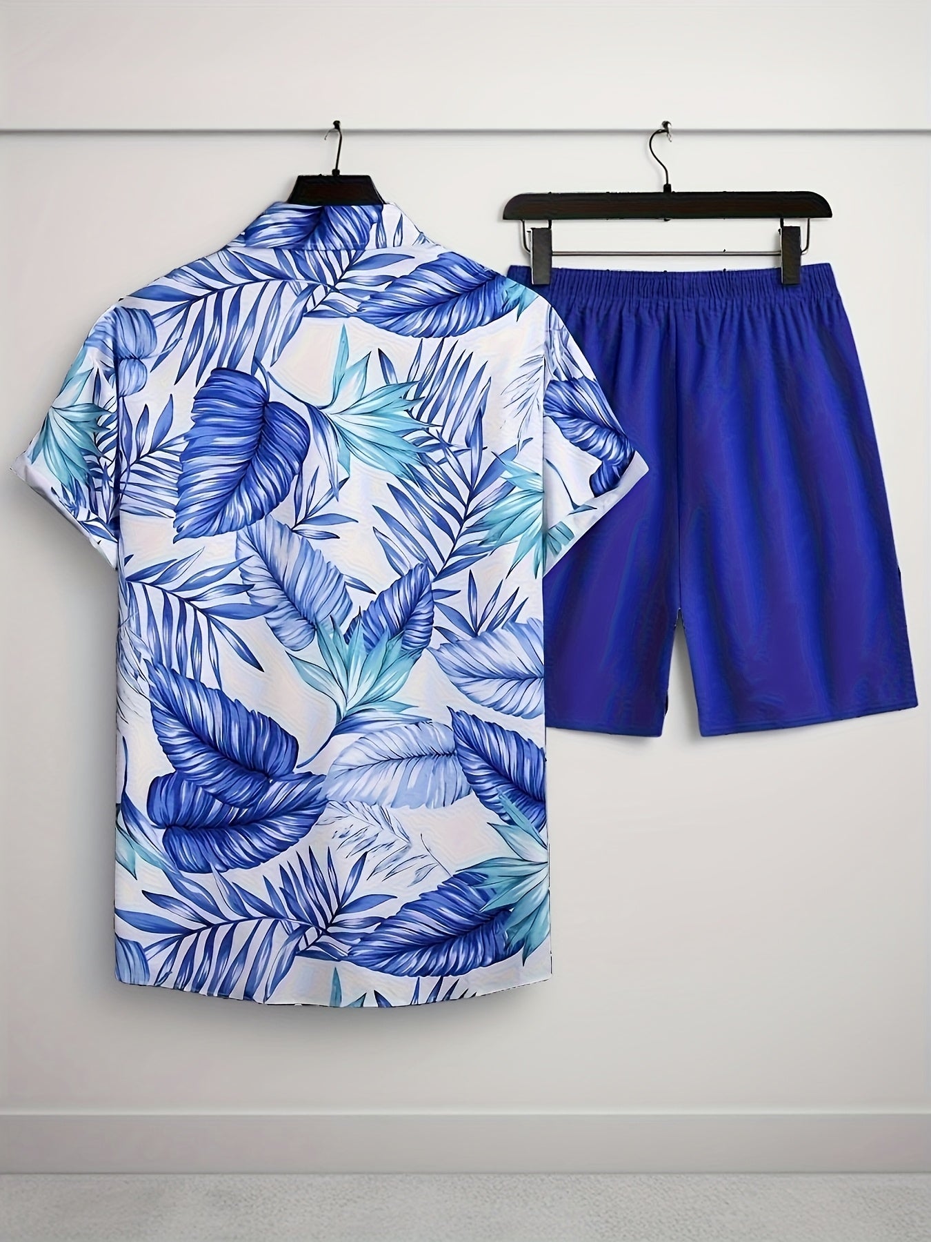 Fashionable And Comfortable Men's Beach Vacation Printed Short-sleeved Short Pants Set with A Holiday Gift.