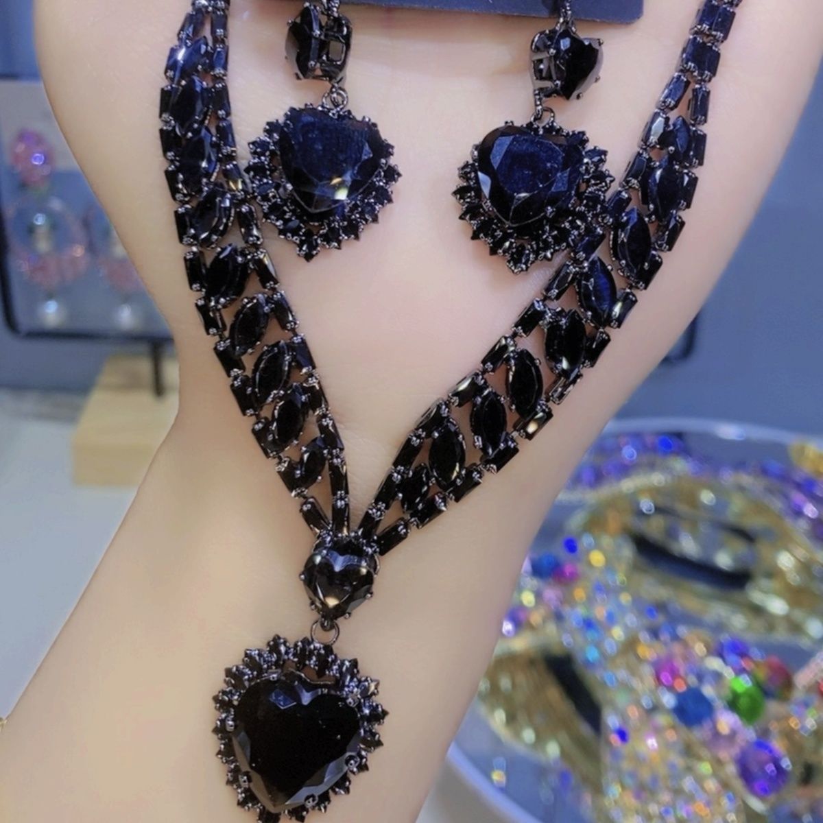 Necklace Women's 2024 new model does not fade, popular Hei Yao Ocean Heart suit light luxury versatile earrings high value