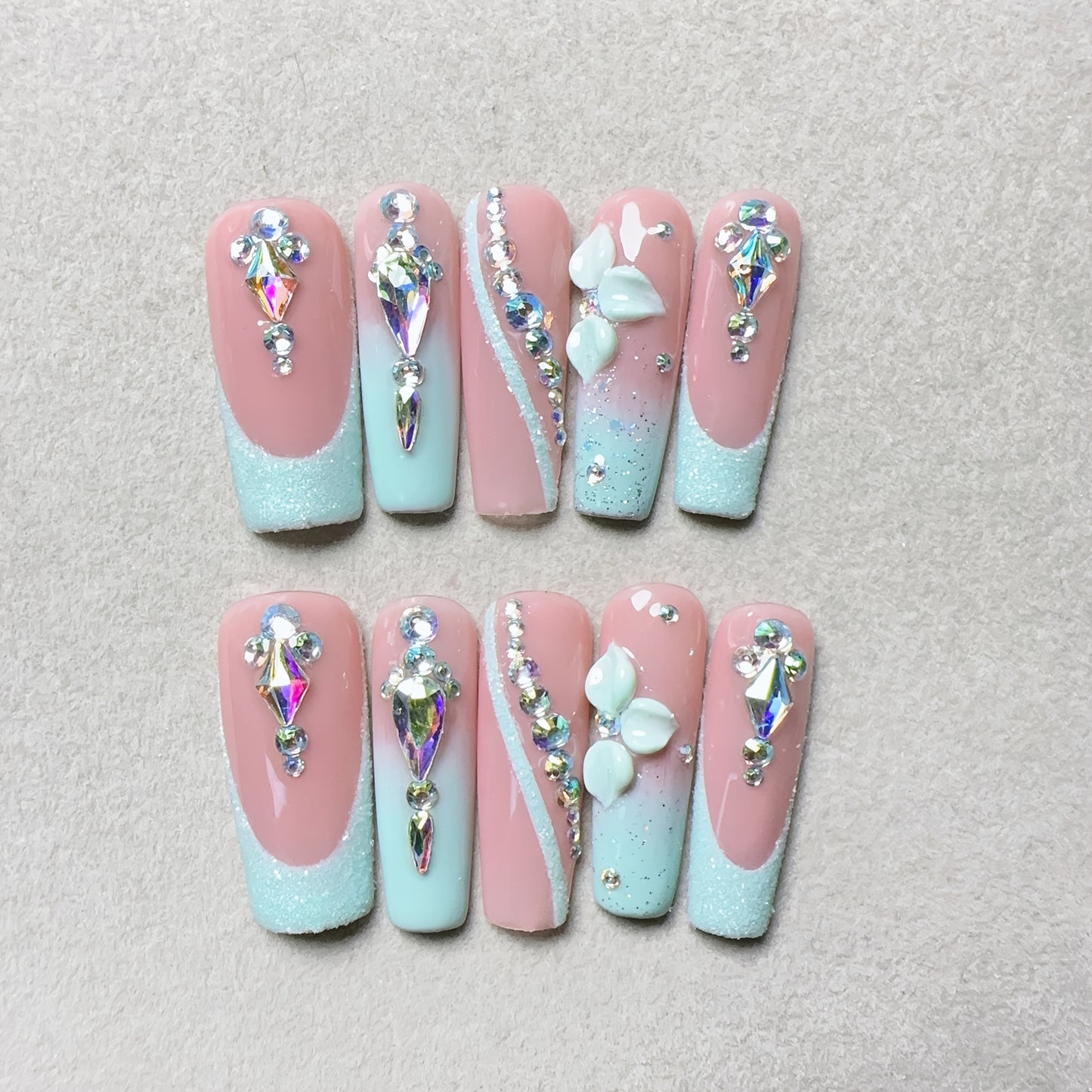Ten-piece pack of handmade wearable nails for women, full coverage nail stickers, reusable square Glitter glitter hand-painted manicure green nude style 3D handmade three-dimensional carved full Glitter shiny gradient