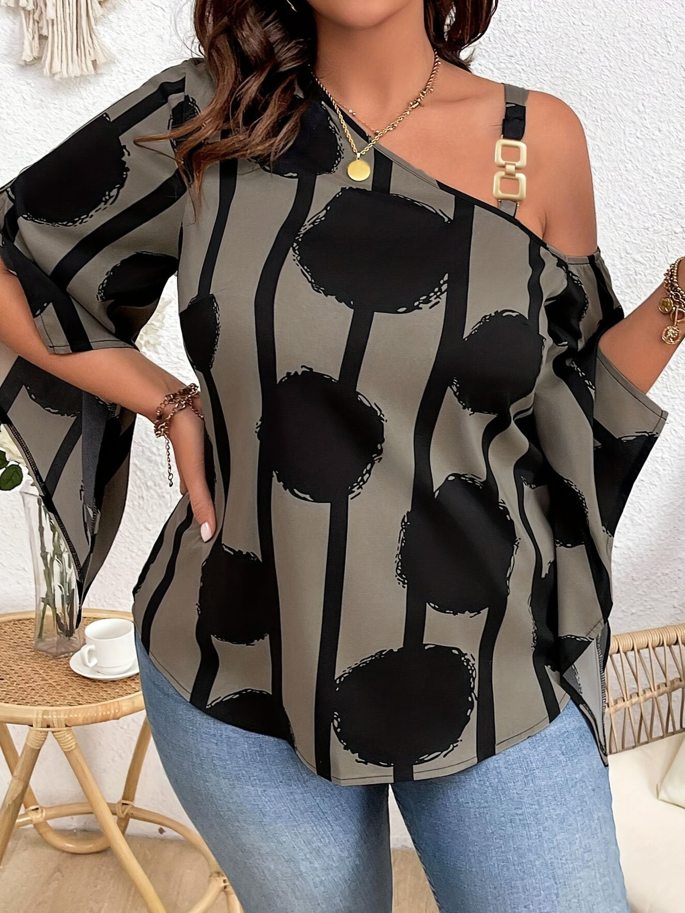 Print Plus Size Off-Shoulder Blouse with 3/4 Sleeves - Chic Abstract Print, Lightweight Polyester, Perfect for Summer Vacations & Casual Outings