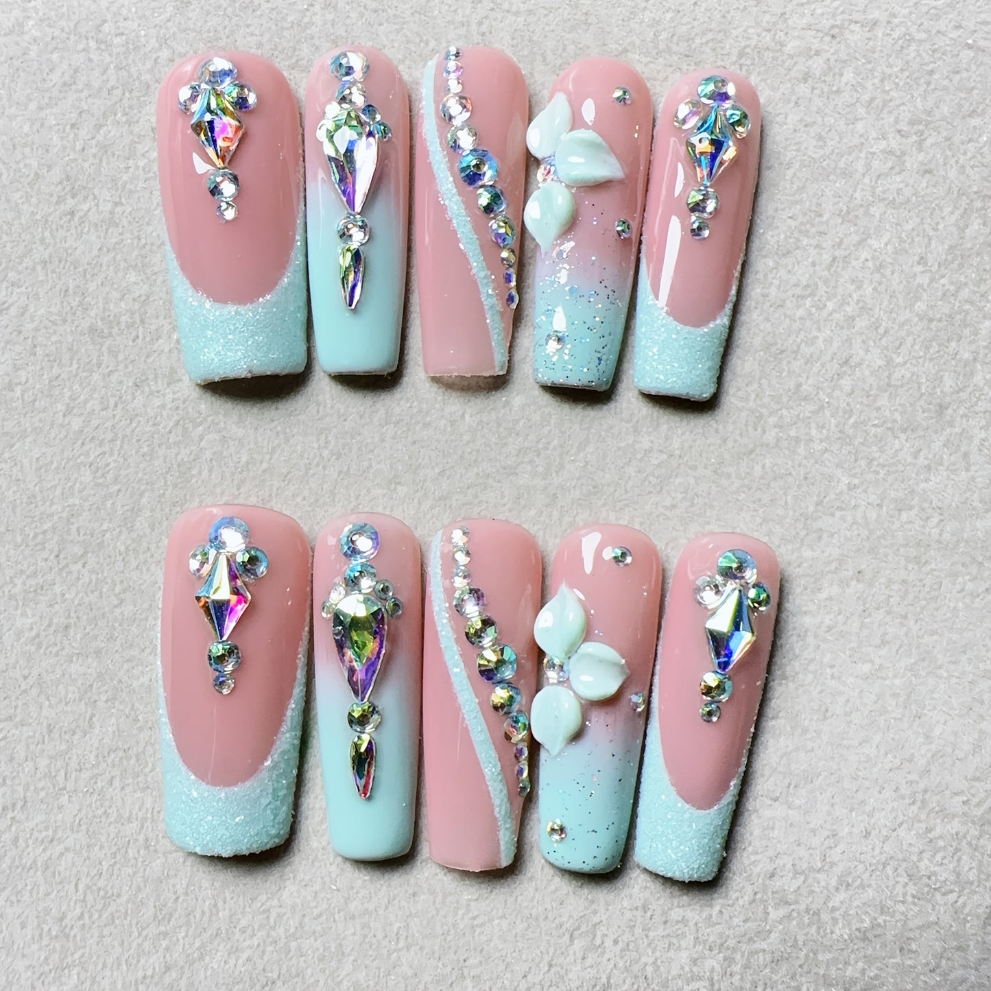 Ten-piece pack of handmade wearable nails for women, full coverage nail stickers, reusable square Glitter glitter hand-painted manicure green nude style 3D handmade three-dimensional carved full Glitter shiny gradient