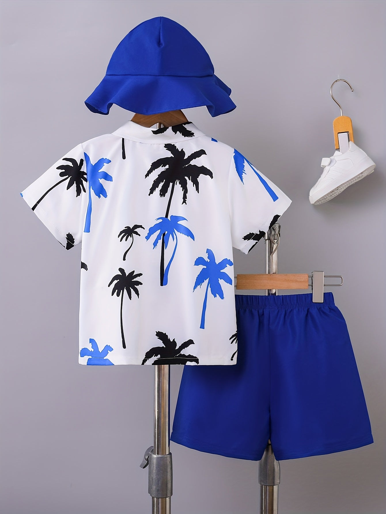 A Set of Two Stylish Summer Shirts with Coconut Tree Patterns And Elastic Waist Shorts for, Perfect for Outdoor Beach Activities., Perfect for Outdoor