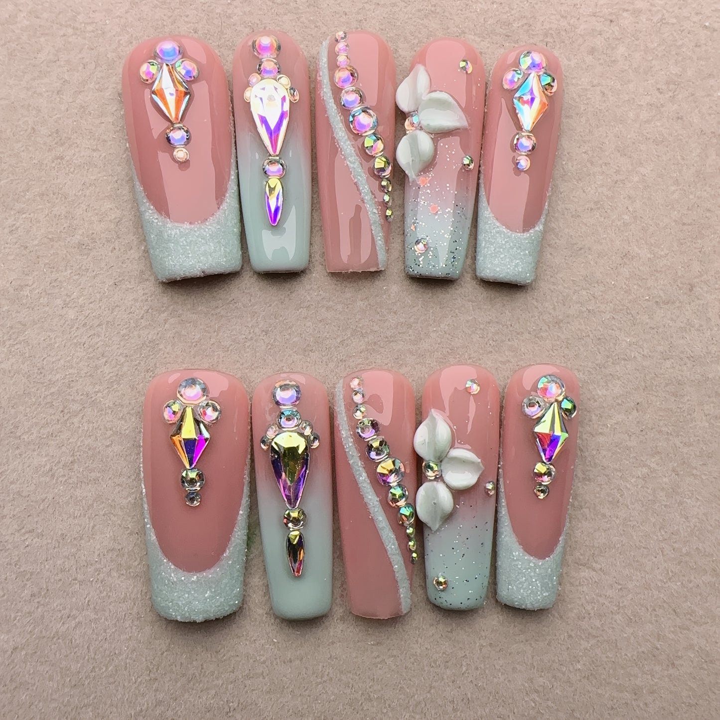 Ten-piece pack of handmade wearable nails for women, full coverage nail stickers, reusable square Glitter glitter hand-painted manicure green nude style 3D handmade three-dimensional carved full Glitter shiny gradient