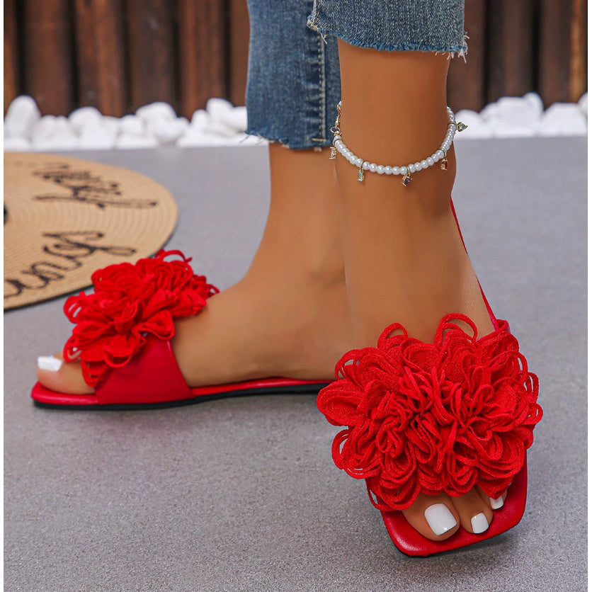 The New Spring/Summer 2025 Fashion Beach Shoes And Casual Outerwear Flower-Shaped Flat Slippers for Women