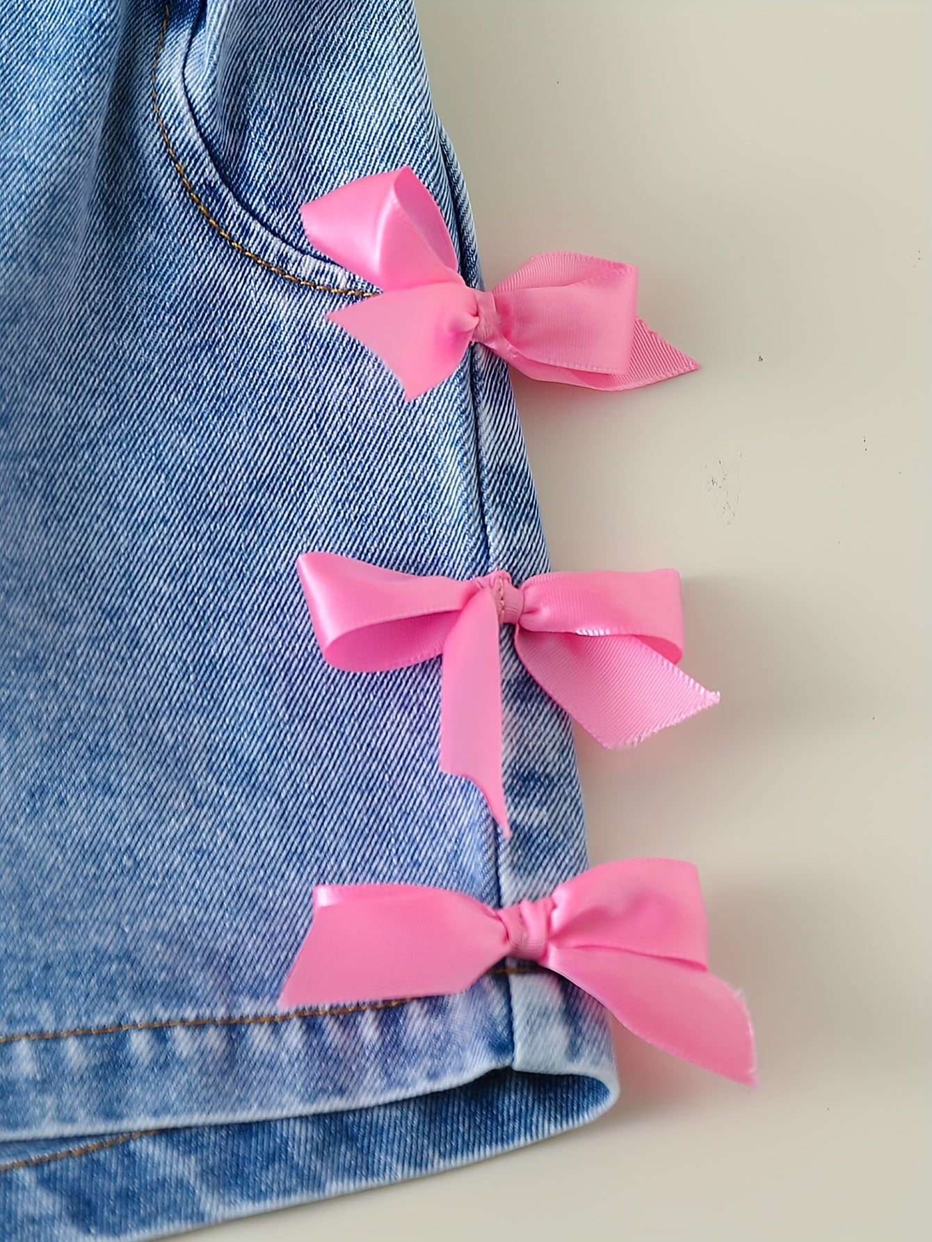 Girls' Summer Round Neck Short Sleeve Simple Versatile Cute Bow Print Top with Denim Shorts Set for Home Leisure Outing Daily Shopping Wear, for Outdoor