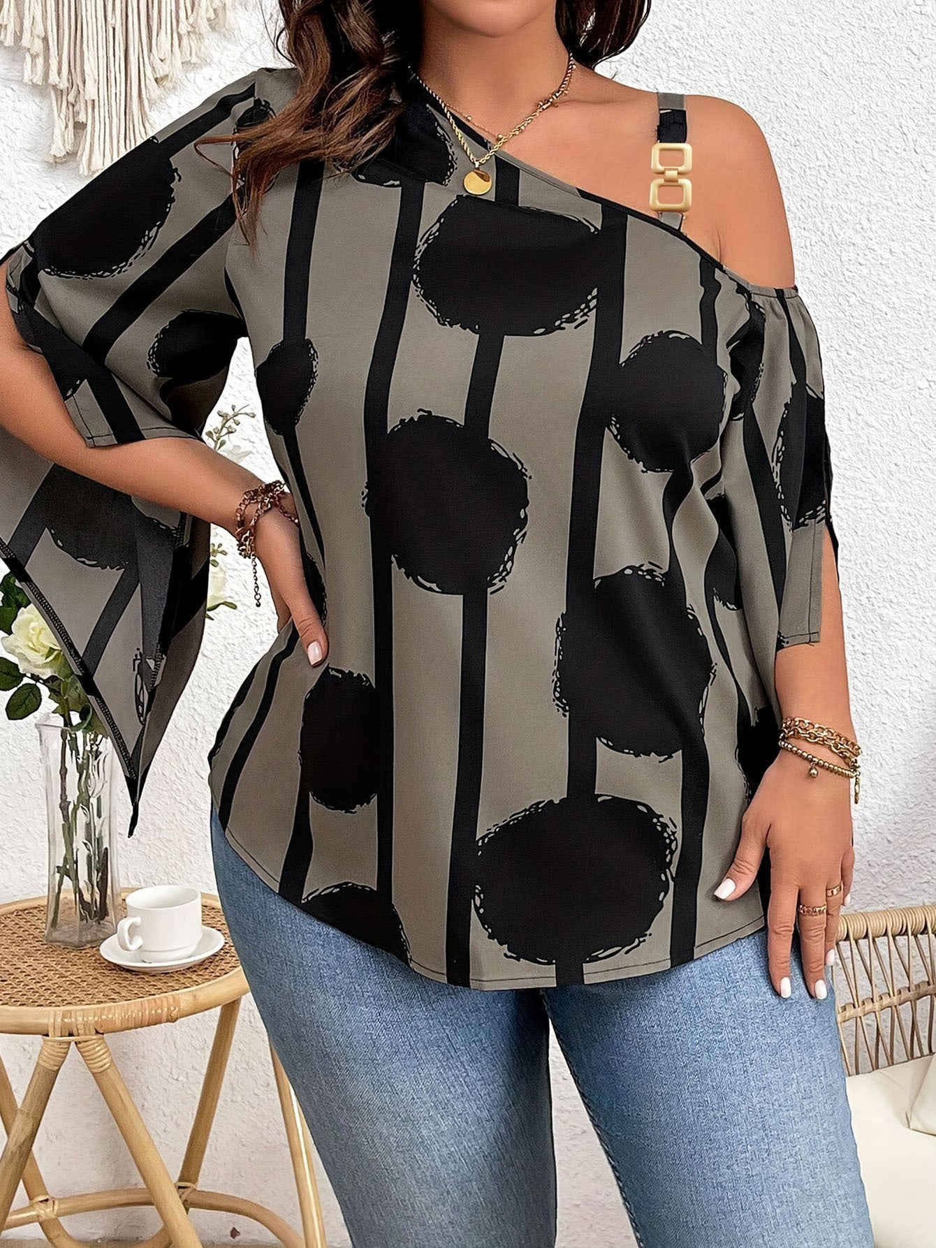 Print Plus Size Off-Shoulder Blouse with 3/4 Sleeves - Chic Abstract Print, Lightweight Polyester, Perfect for Summer Vacations & Casual Outings