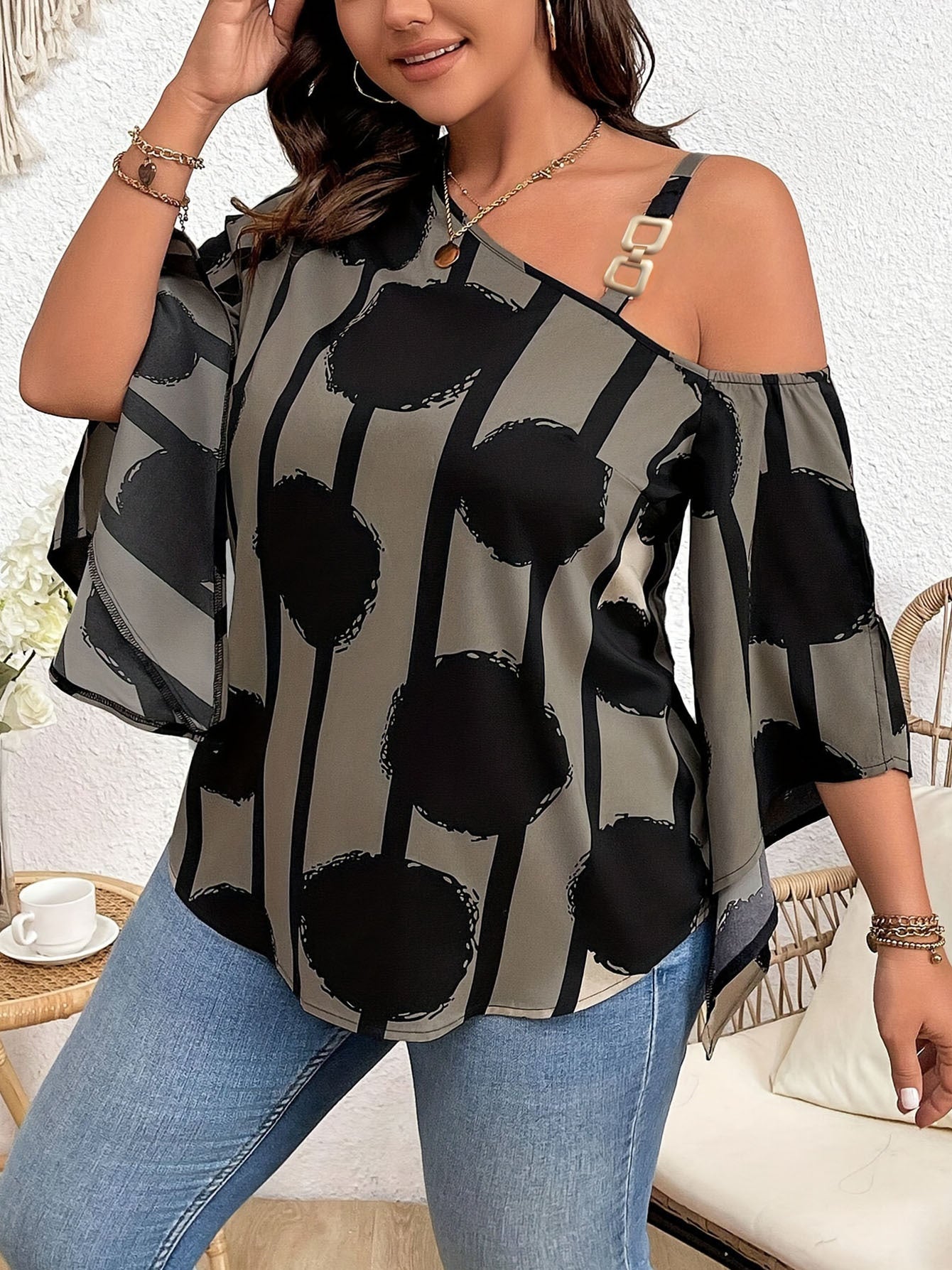 Print Plus Size Off-Shoulder Blouse with 3/4 Sleeves - Chic Abstract Print, Lightweight Polyester, Perfect for Summer Vacations & Casual Outings