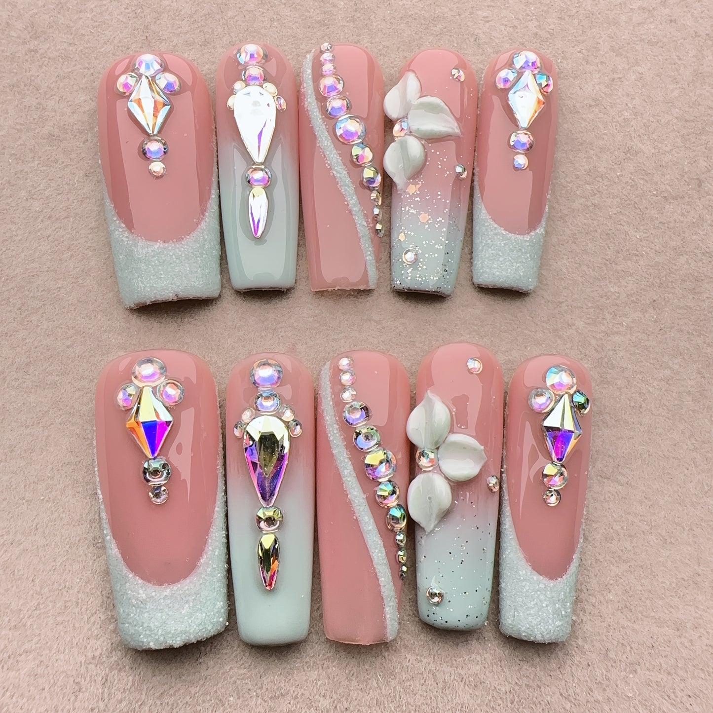 Ten-piece pack of handmade wearable nails for women, full coverage nail stickers, reusable square Glitter glitter hand-painted manicure green nude style 3D handmade three-dimensional carved full Glitter shiny gradient