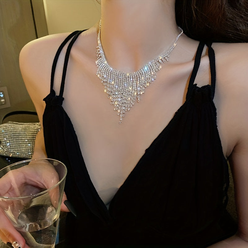 [All-Season Luxurious Rhinestone Necklace] Elegant Sparkling Rhinestone Tassel Necklace - Luxurious Alloy with Crystal Pendant, Perfect for Weddings & Parties, Versatile All-Season Accessory