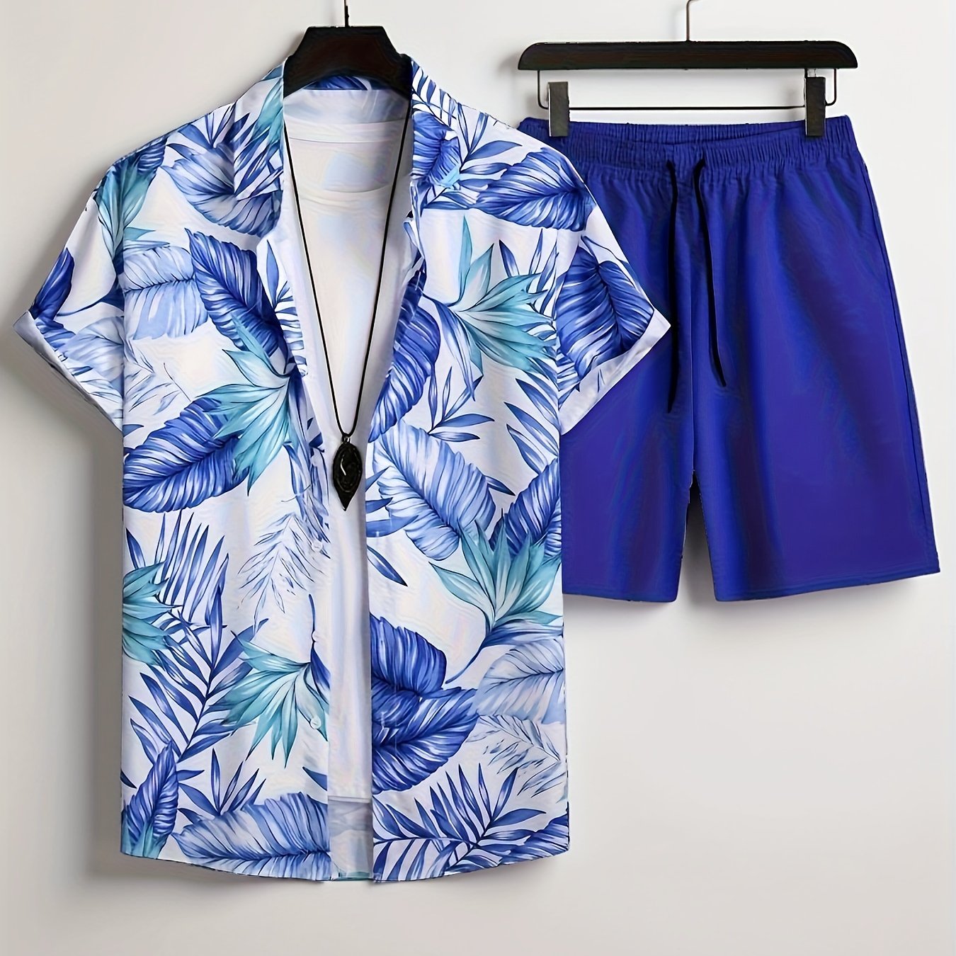 Fashionable And Comfortable Men's Beach Vacation Printed Short-sleeved Short Pants Set with A Holiday Gift.
