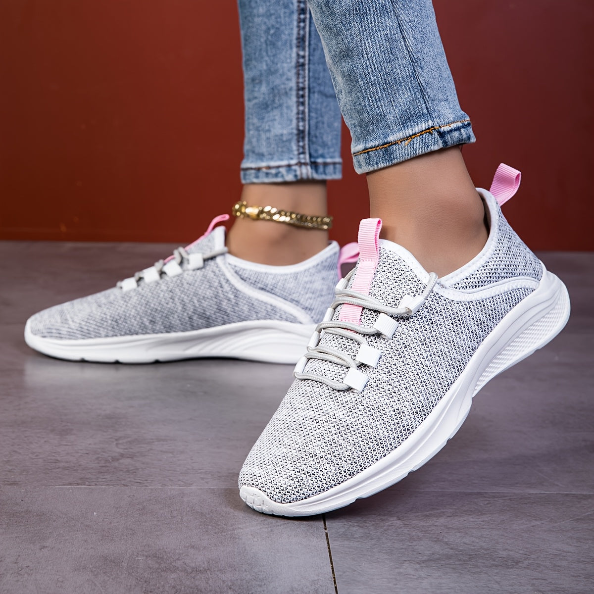 A Pair Of White And Gray Sneakers Men's And Women's Summer Mesh Surface Breathable Running Shoes Trend Women's Casual Shoes Travel Fitness Yoga Walking Shoes Marathon Running Shoes Tennis Shoes Basketball Shoes Large Size Cou