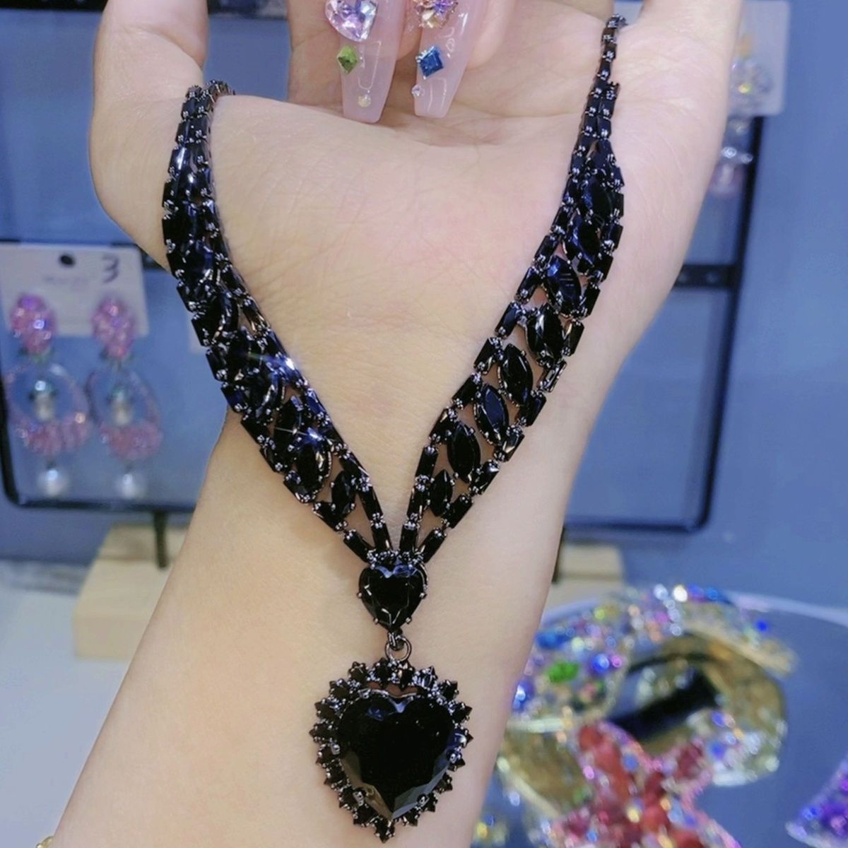 Necklace Women's 2024 new model does not fade, popular Hei Yao Ocean Heart suit light luxury versatile earrings high value