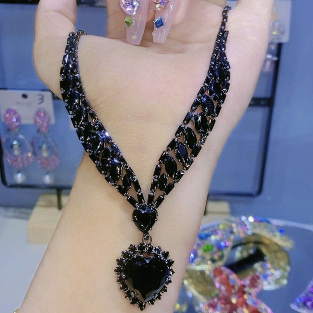 Necklace Women's 2024 new model does not fade, popular Hei Yao Ocean Heart suit light luxury versatile earrings high value