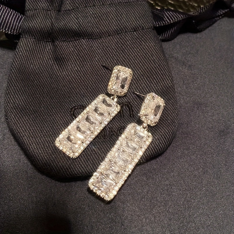 A Pair Of Luxurious And Dazzling Drop Earrings For Ladies, Featuring Cubic Zirconia Pendants, Perfect For Parties, Banquets, And Vacations, A Birthday Gift For Your Loved One.