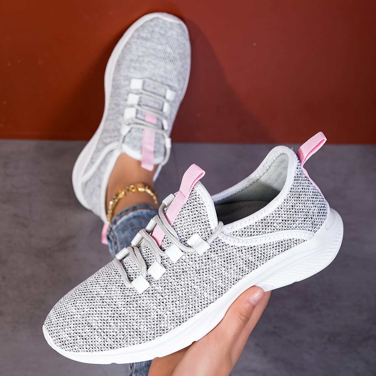 A Pair Of White And Gray Sneakers Men's And Women's Summer Mesh Surface Breathable Running Shoes Trend Women's Casual Shoes Travel Fitness Yoga Walking Shoes Marathon Running Shoes Tennis Shoes Basketball Shoes Large Size Cou