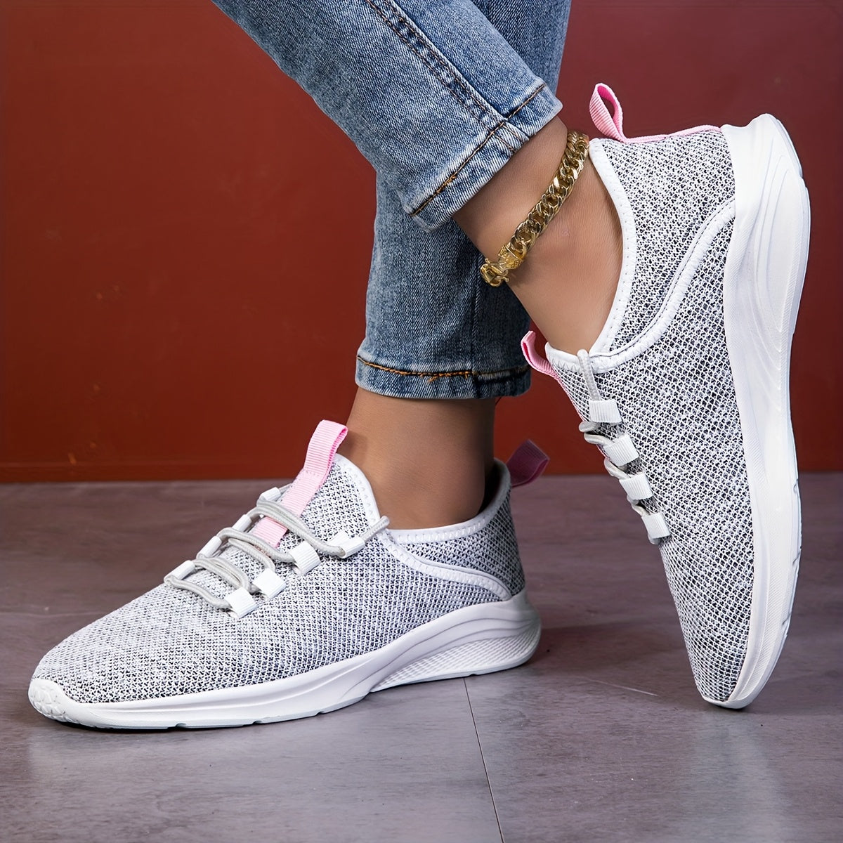A Pair Of White And Gray Sneakers Men's And Women's Summer Mesh Surface Breathable Running Shoes Trend Women's Casual Shoes Travel Fitness Yoga Walking Shoes Marathon Running Shoes Tennis Shoes Basketball Shoes Large Size Cou