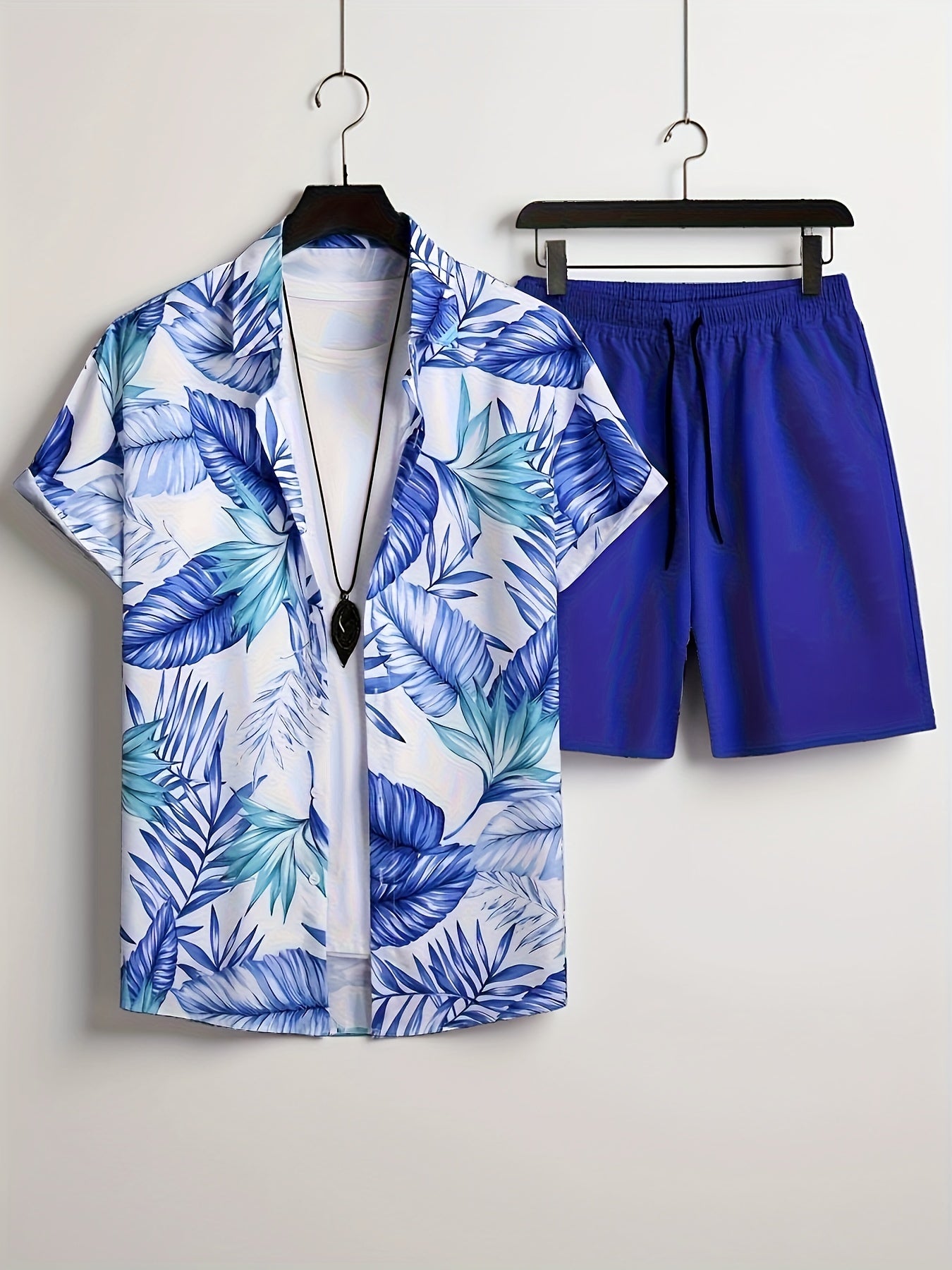 Fashionable And Comfortable Men's Beach Vacation Printed Short-sleeved Short Pants Set with A Holiday Gift.