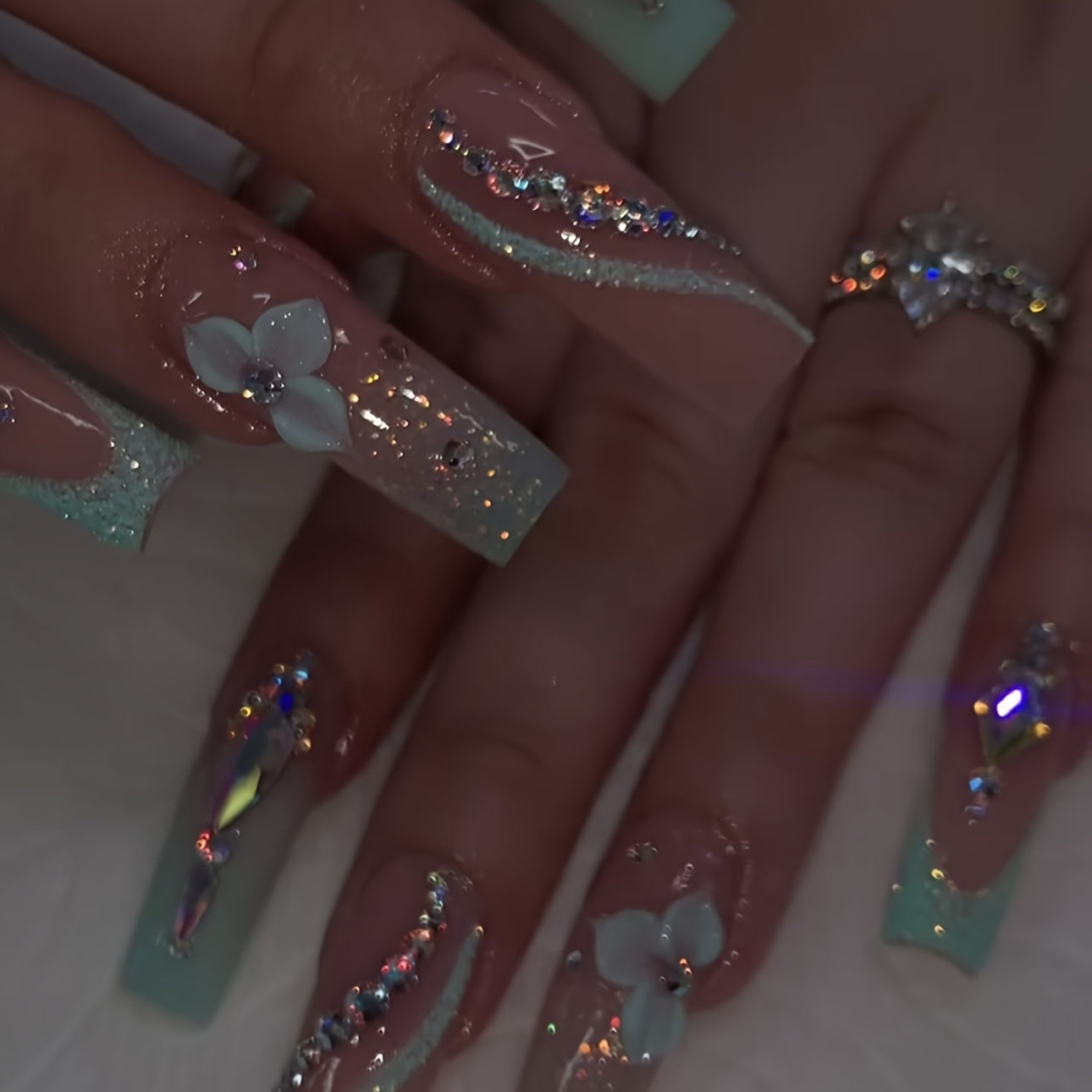 Ten-piece pack of handmade wearable nails for women, full coverage nail stickers, reusable square Glitter glitter hand-painted manicure green nude style 3D handmade three-dimensional carved full Glitter shiny gradient