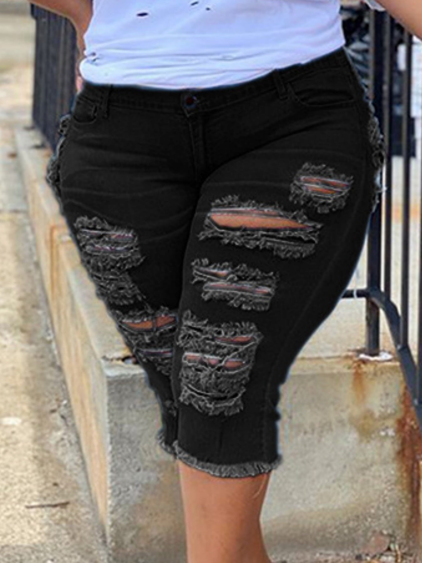 [Plus Size Ripped Denim Shorts]Fashionable Ripped Design And Frayed Hem, Solid Color Versatile - High-waisted, Trendy Street Style.