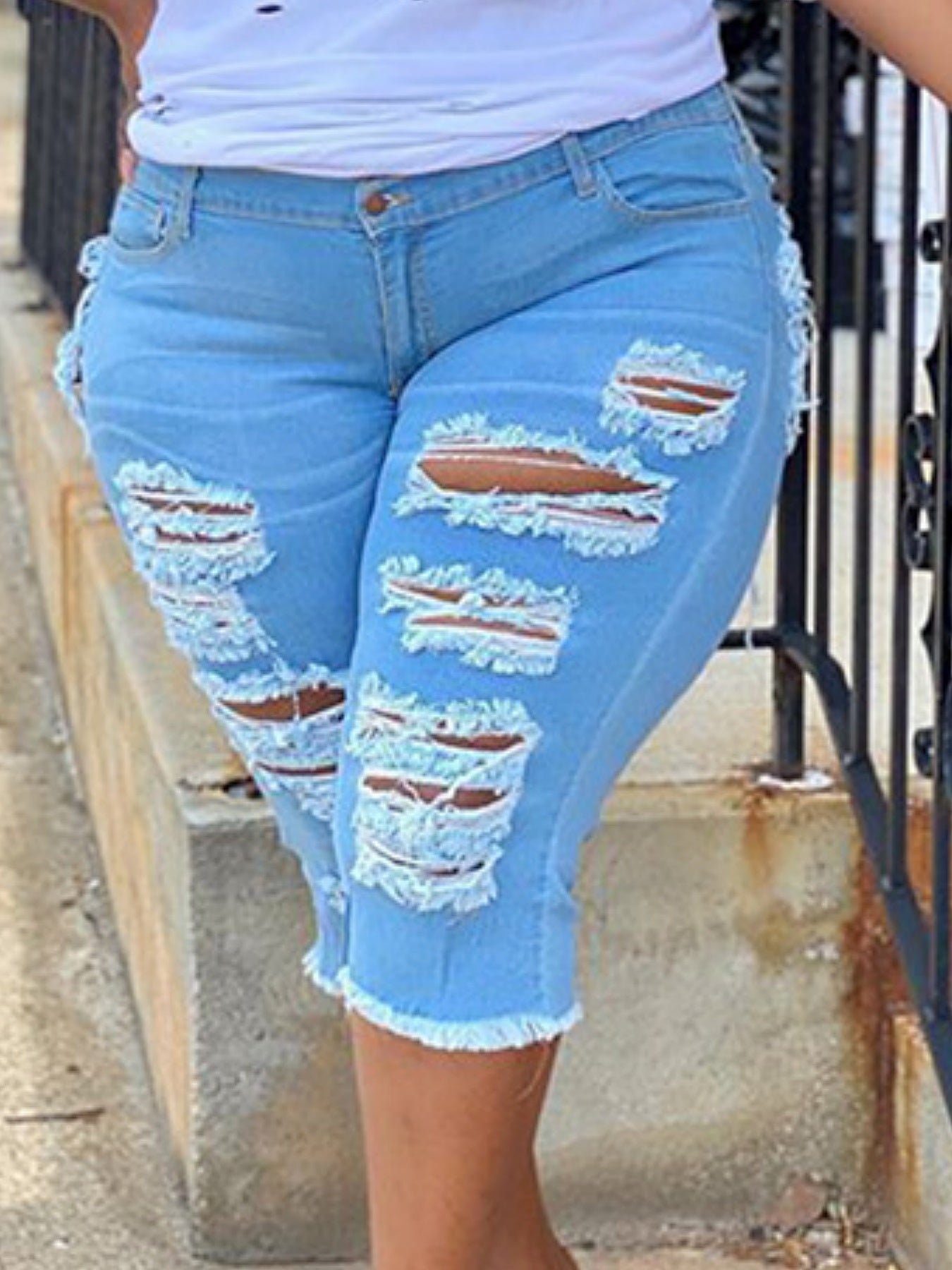 [Plus Size Ripped Denim Shorts]Fashionable Ripped Design And Frayed Hem, Solid Color Versatile - High-waisted, Trendy Street Style.