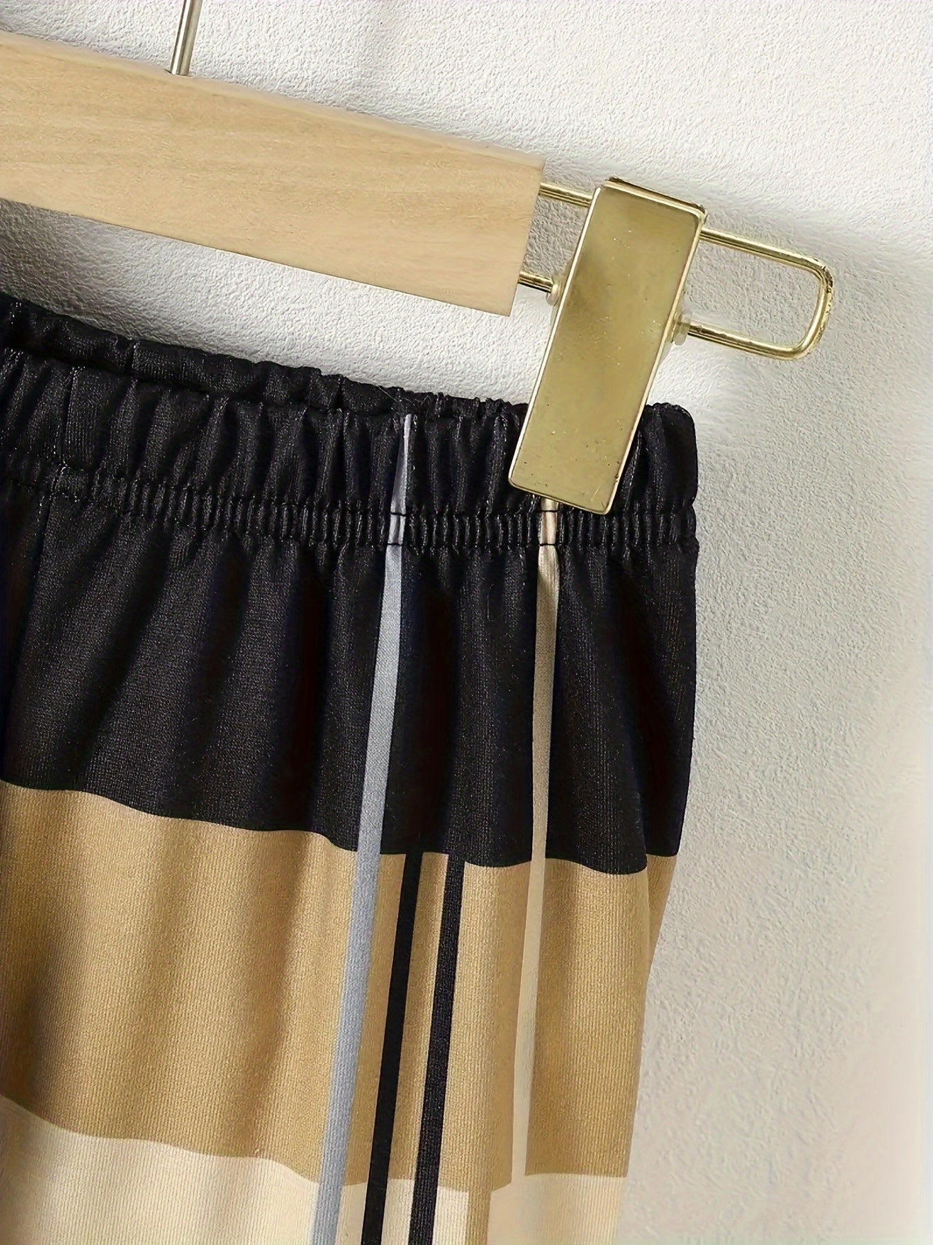 European And American Baby Boys' Autumn/Winter Hot-Selling Two-Piece Set: Color-Block Printed Hooded Sweatshirt + Printed Sweatpants, Perfect for Outdoor