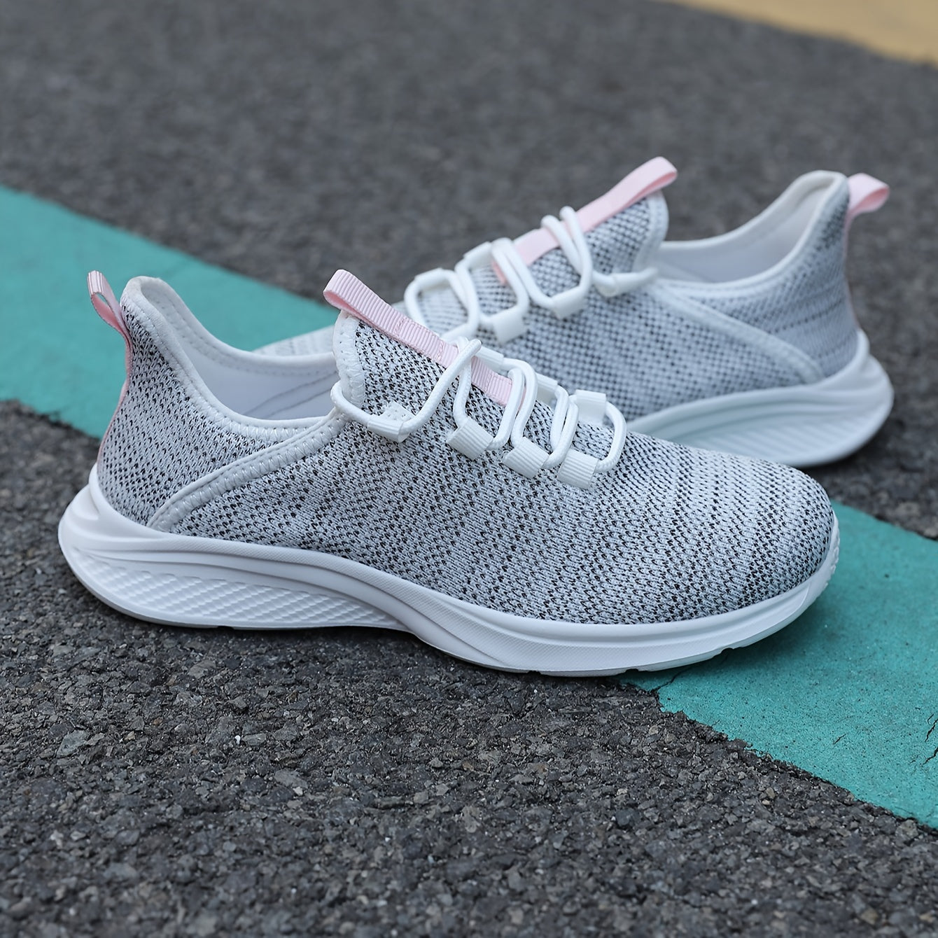 Four Seasons Fashion Casual Women's Breathable Lightweight Anti-Slip Durable Outdoor Sports Shoes Couple Running Sneakers Road Running Mesh Women's Shoes