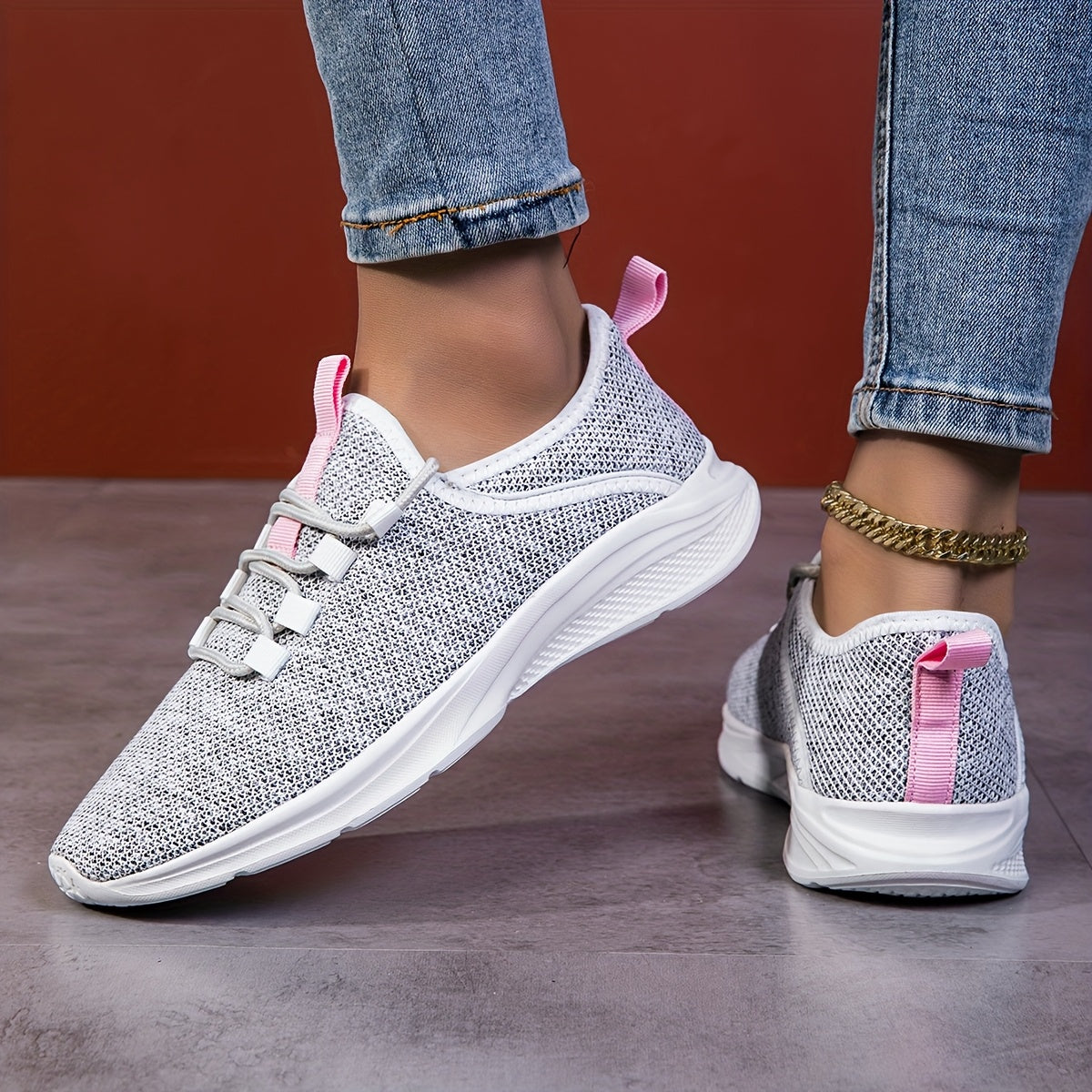A Pair Of White And Gray Sneakers Men's And Women's Summer Mesh Surface Breathable Running Shoes Trend Women's Casual Shoes Travel Fitness Yoga Walking Shoes Marathon Running Shoes Tennis Shoes Basketball Shoes Large Size Cou
