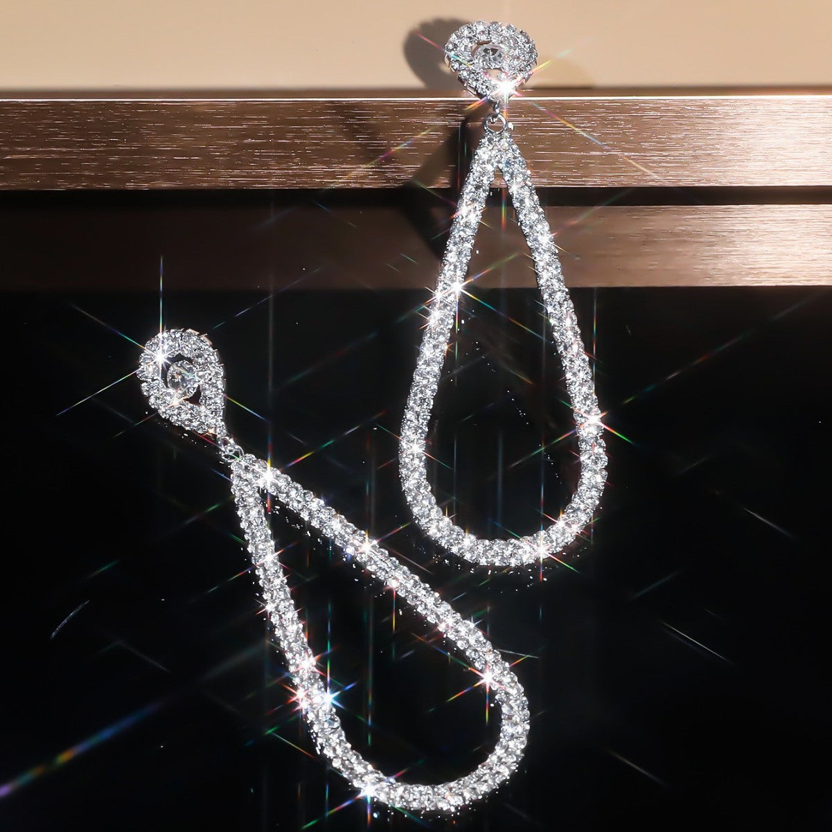Luxurious Women Hollow Water Drop Earrings Exaggerated Silvery Sparkling Full Rhinestone Long Water Drop Earrings Fashion Accessories Luxury Long Pendant Earrings Party Wedding Engagement Anniversary Jewelry