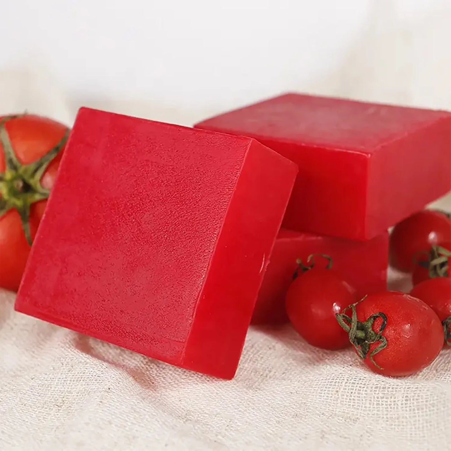 LKIAE Brand Tomato Fruit Scented Handmade Natural Bar Soap For Face And Body Whitening Oil Control Brightens Skin Shrink Pore