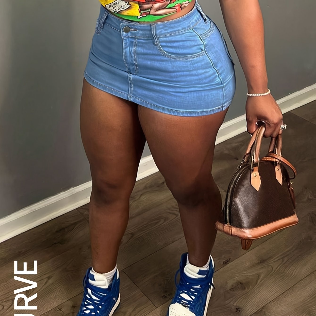 Women's Plus Size Figure Flattering Denim Mini, Unique Back Pocket Design Stretch Skirt for Confident Everyday Moments