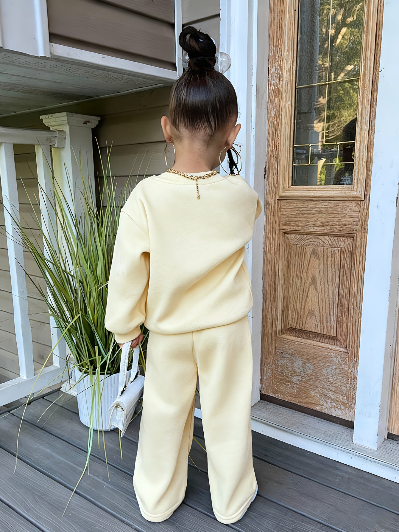 Girl'S Autumn and Winter Love Print Fleece Hoodie + Print Pants Two-Piece Set | Suitable for Outdoor Wear, Comfortable Fabric with Fleece Insulation, Casual Style, Regular Fit, Ideal Gift for Children.