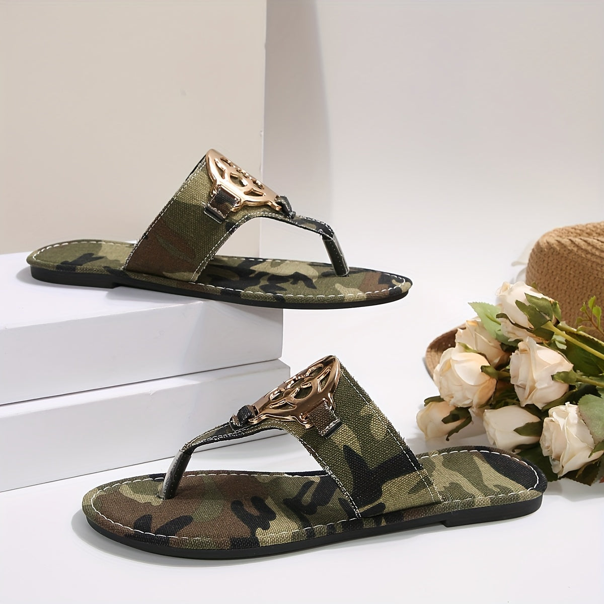 Women'S Fashionable Camouflage Flip Flops with Golden Buckle & Pearl Ankle Bracelet - Soft Rubber Sole, All-Season Comfort, Casual Sandals|Camouflage Design|Rubber Sole Sandals