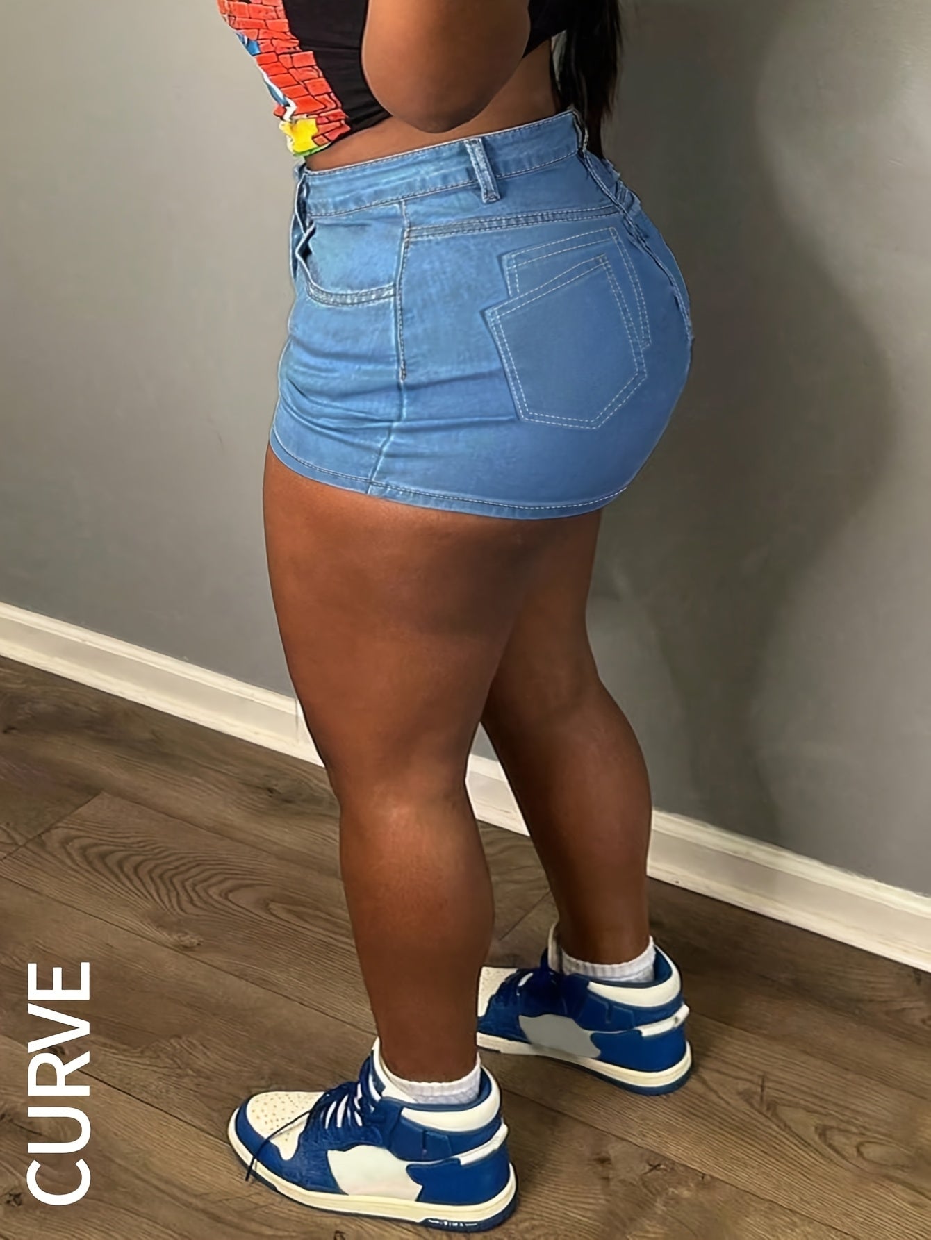 Women's Plus Size Figure Flattering Denim Mini, Unique Back Pocket Design Stretch Skirt for Confident Everyday Moments