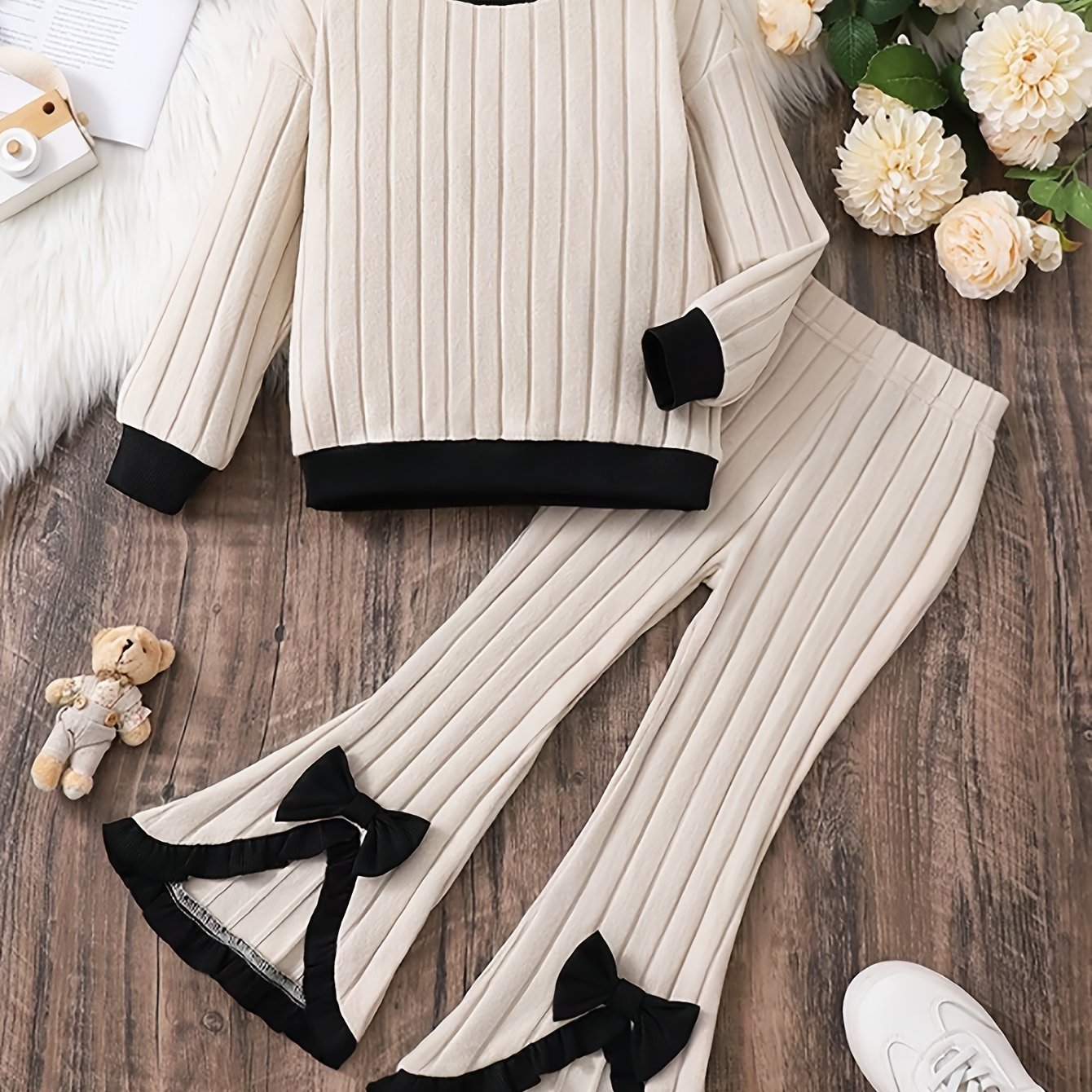 Targeted Development Two-Piece Autumn/Winter Girls' Round Neck Long Sleeve Ribbed Pullover + Bow-Trimmed Flared Pants Set, Gift Set for Girls, Perfect for Outdoor