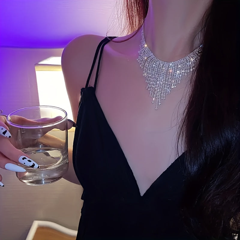 [All-Season Luxurious Rhinestone Necklace] Elegant Sparkling Rhinestone Tassel Necklace - Luxurious Alloy with Crystal Pendant, Perfect for Weddings & Parties, Versatile All-Season Accessory