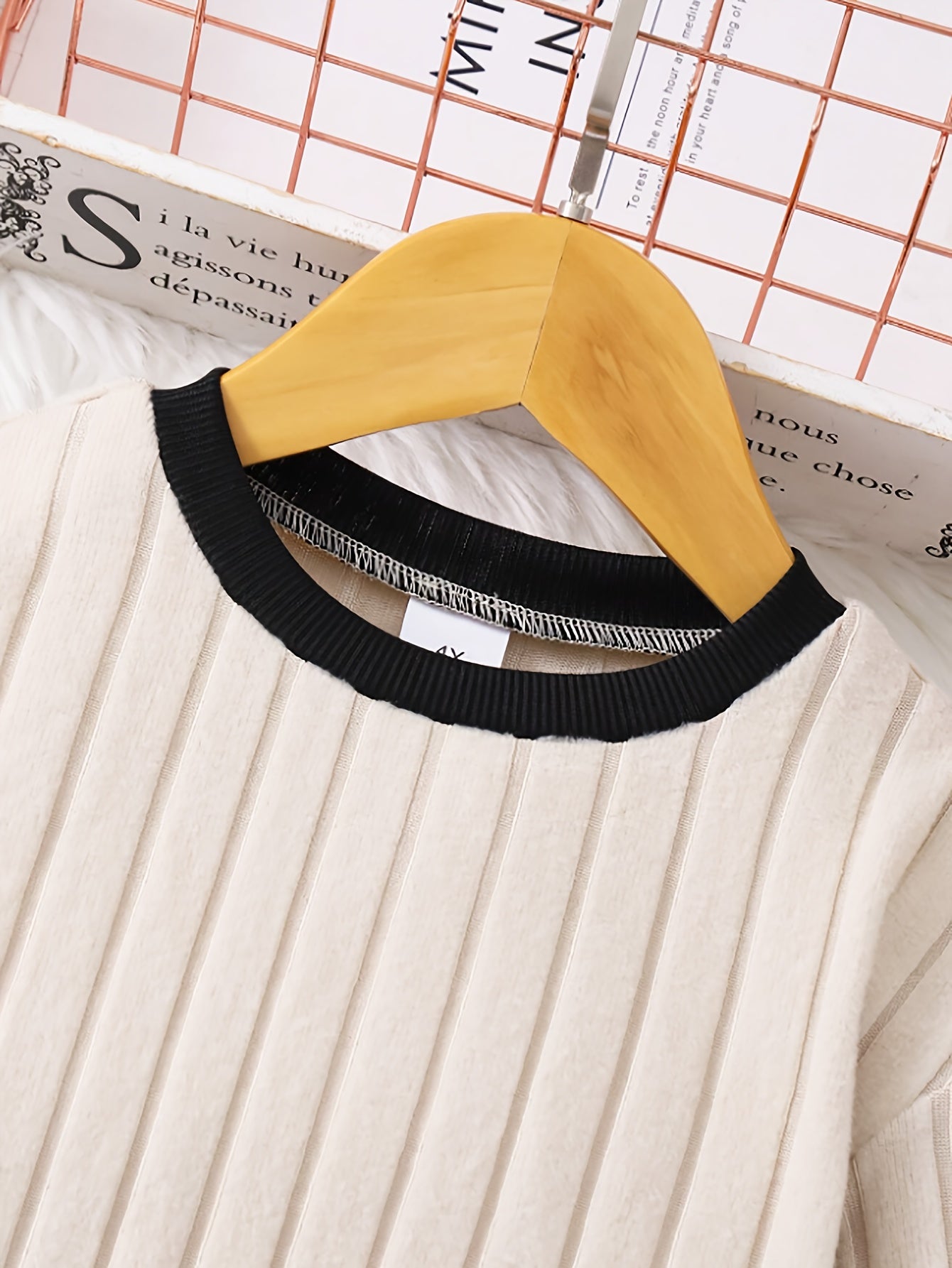 Targeted Development Two-Piece Autumn/Winter Girls' Round Neck Long Sleeve Ribbed Pullover + Bow-Trimmed Flared Pants Set, Gift Set for Girls, Perfect for Outdoor