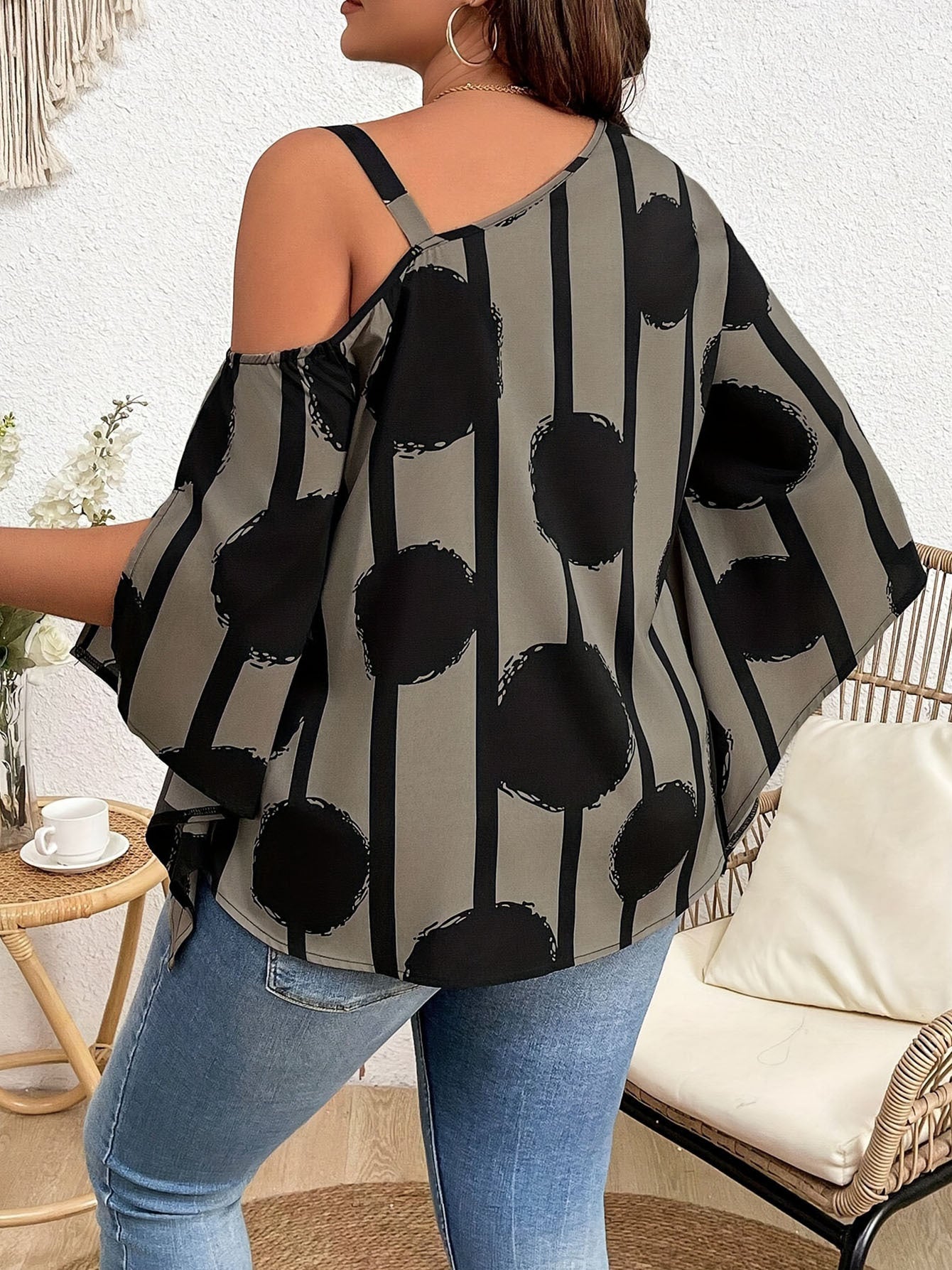 Print Plus Size Off-Shoulder Blouse with 3/4 Sleeves - Chic Abstract Print, Lightweight Polyester, Perfect for Summer Vacations & Casual Outings