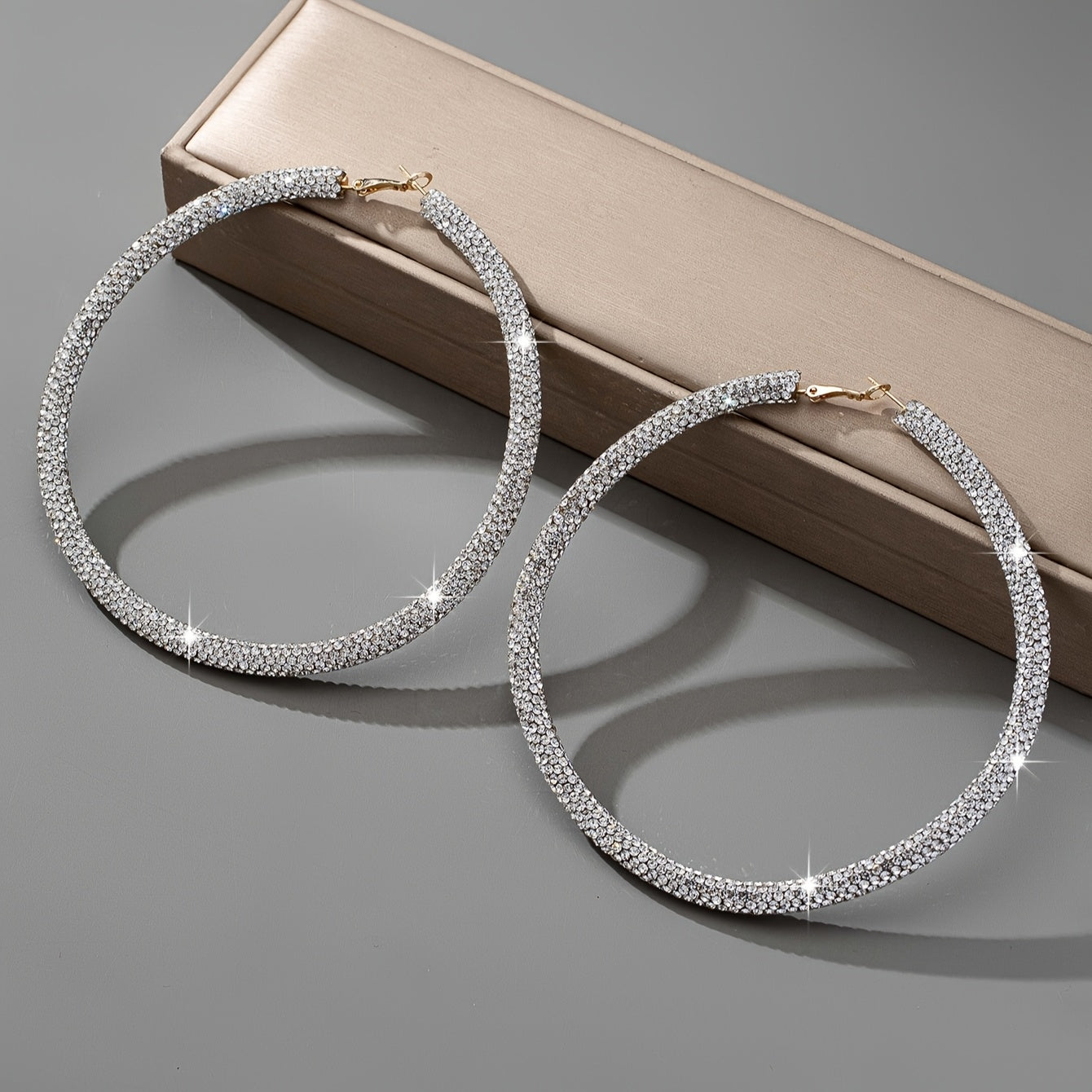 Pair of Exaggerated Sparkling Fashionable Sexy Versatile Women's Earrings
