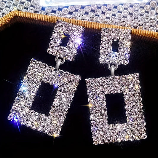 A Pair of Luxurious And Elegant Square Earrings Adorned with Exquisite Rhinestones.