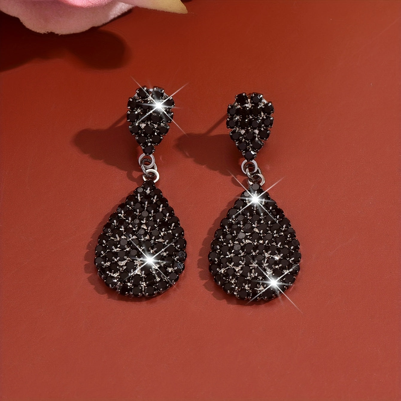 Fashionable And Luxurious Bride'S Earrings with Copper And Rhinestones, Perfect for Wedding Ceremonies And Elegant Party Accessories.