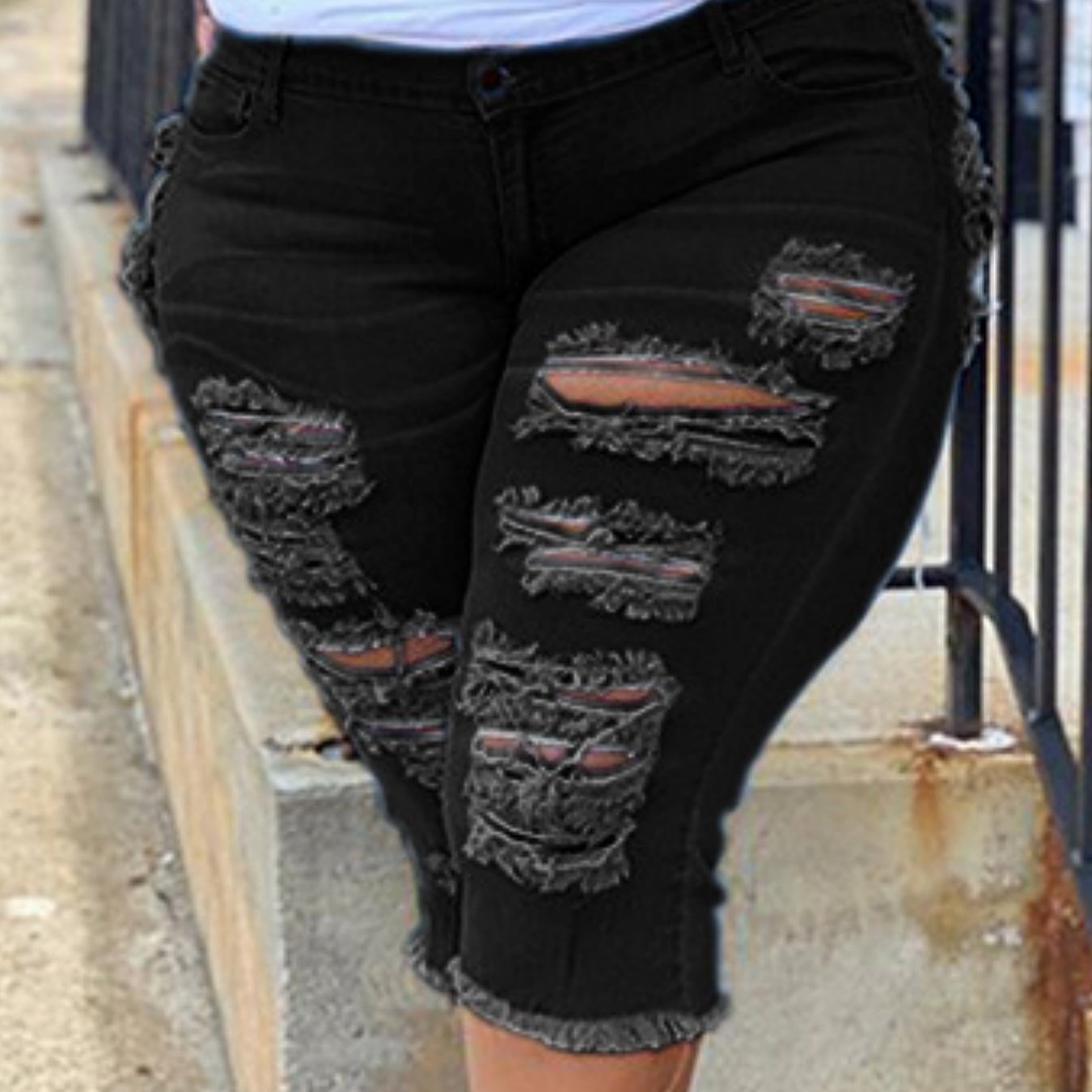 [Plus Size Ripped Denim Shorts]Fashionable Ripped Design And Frayed Hem, Solid Color Versatile - High-waisted, Trendy Street Style.