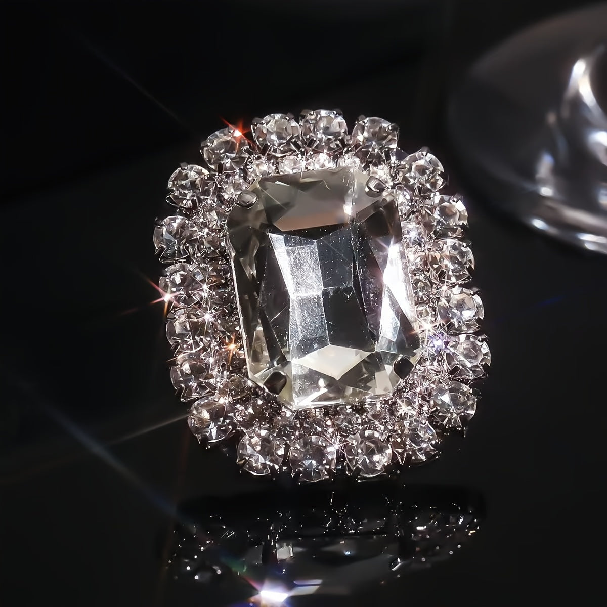 High-End Sparkling Rhinestone Ring for Women, Versatile And Adjustable Open Ring Accessory.
