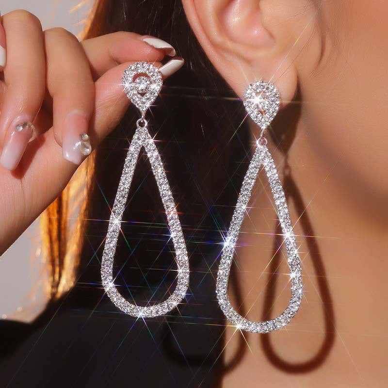Luxurious Women Hollow Water Drop Earrings Exaggerated Silvery Sparkling Full Rhinestone Long Water Drop Earrings Fashion Accessories Luxury Long Pendant Earrings Party Wedding Engagement Anniversary Jewelry